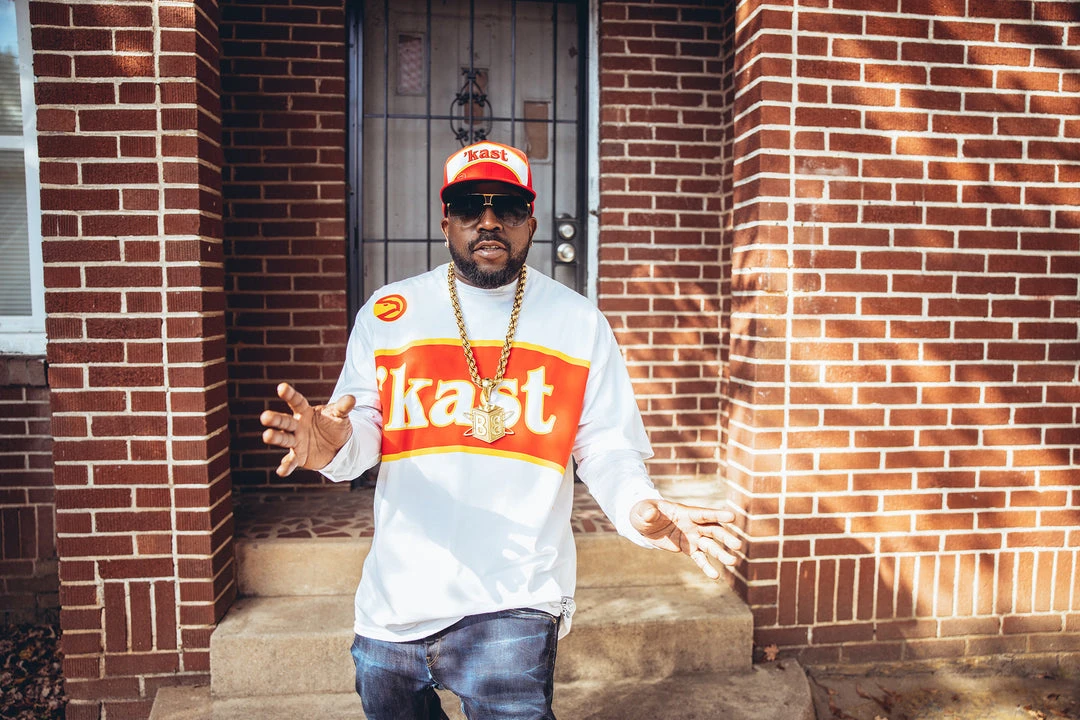 B/R SHOP OutKast X Atlanta Hawks T-Shirt 5 B/R SHOP OutKast X Atlanta Hawks T-Shirt